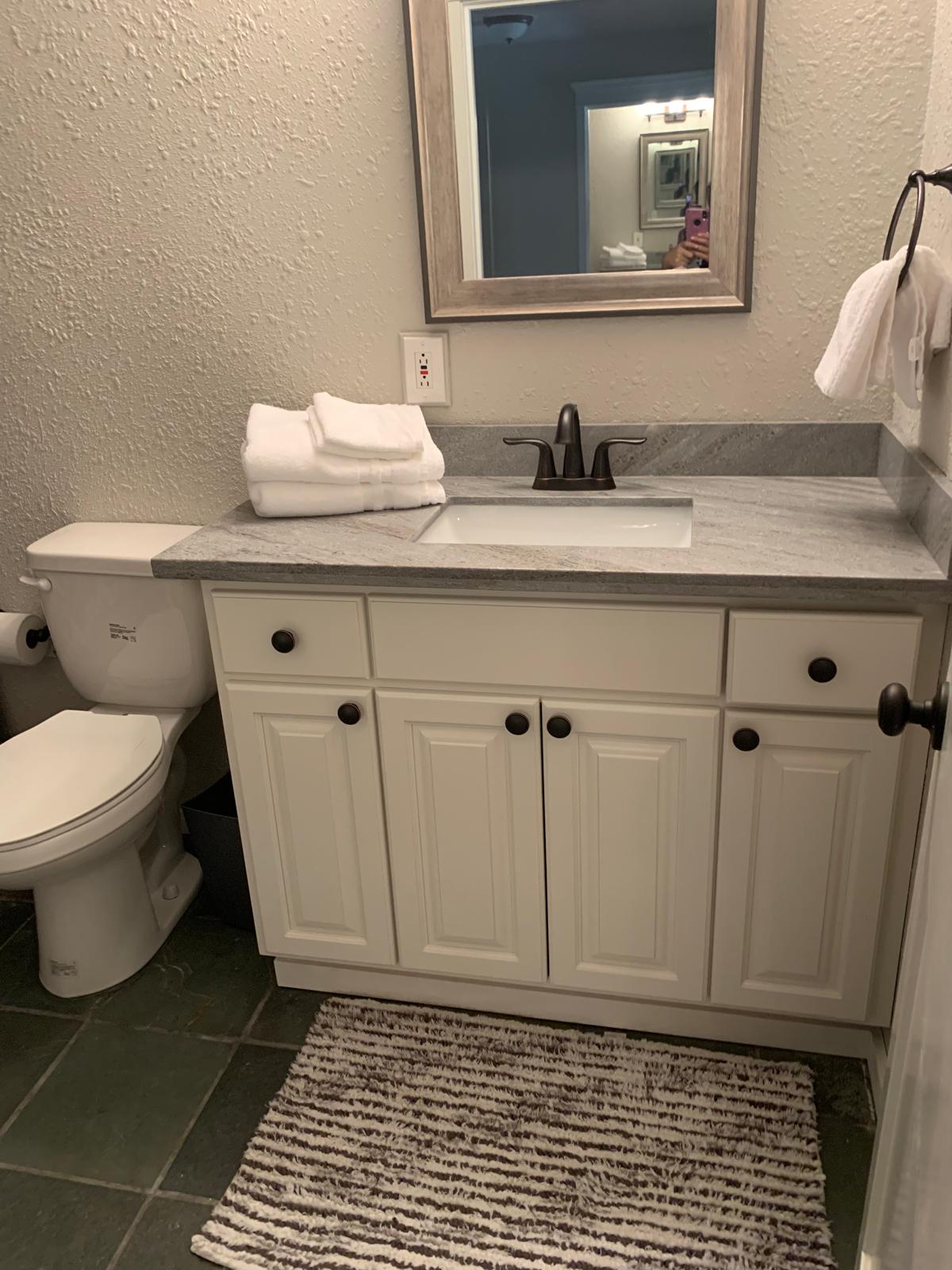 Professional deep cleaning bathroom service