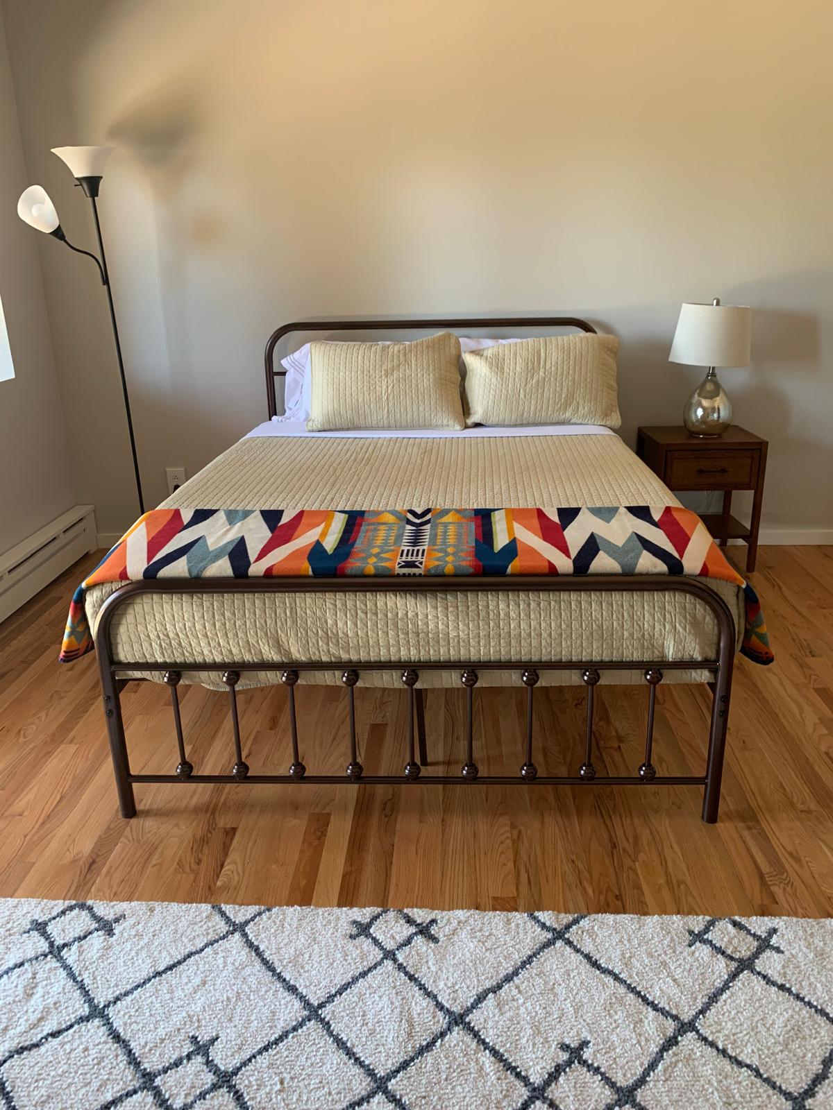 Small room cleaning and organization service