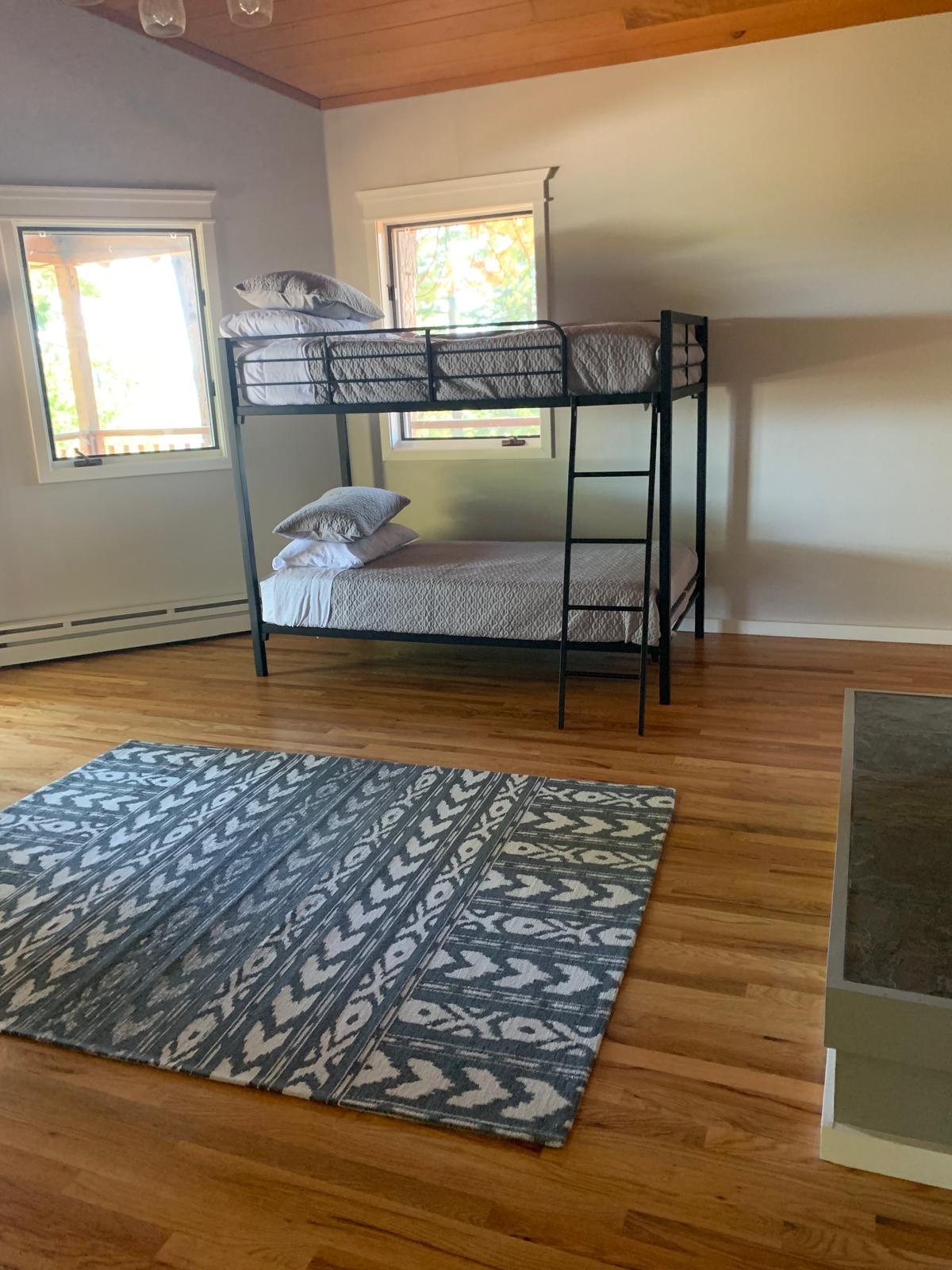 Living room organization and decluttering service